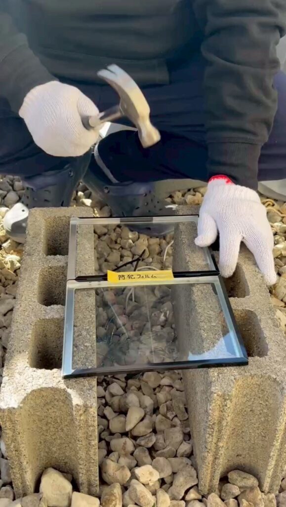 浜松市自宅にて防犯フィルムの強度実験